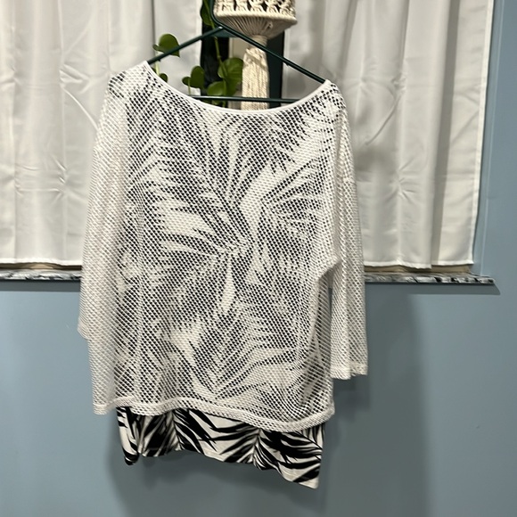 Ruby Rd. Tropical blouse - Picture 2 of 2